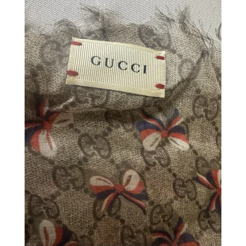 New With Tags Gucci Modal/Silk GG Supreme Bow Detail Girls 32”X32” Scarf $595.00